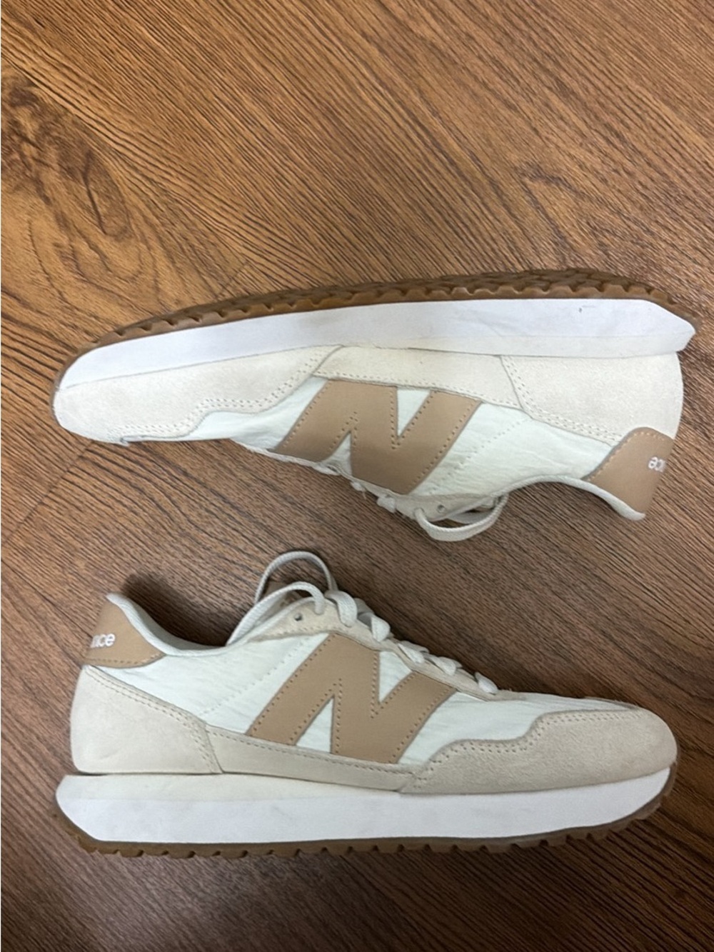New Balance Men’s Cream and Tan Retro Runner Sneakers